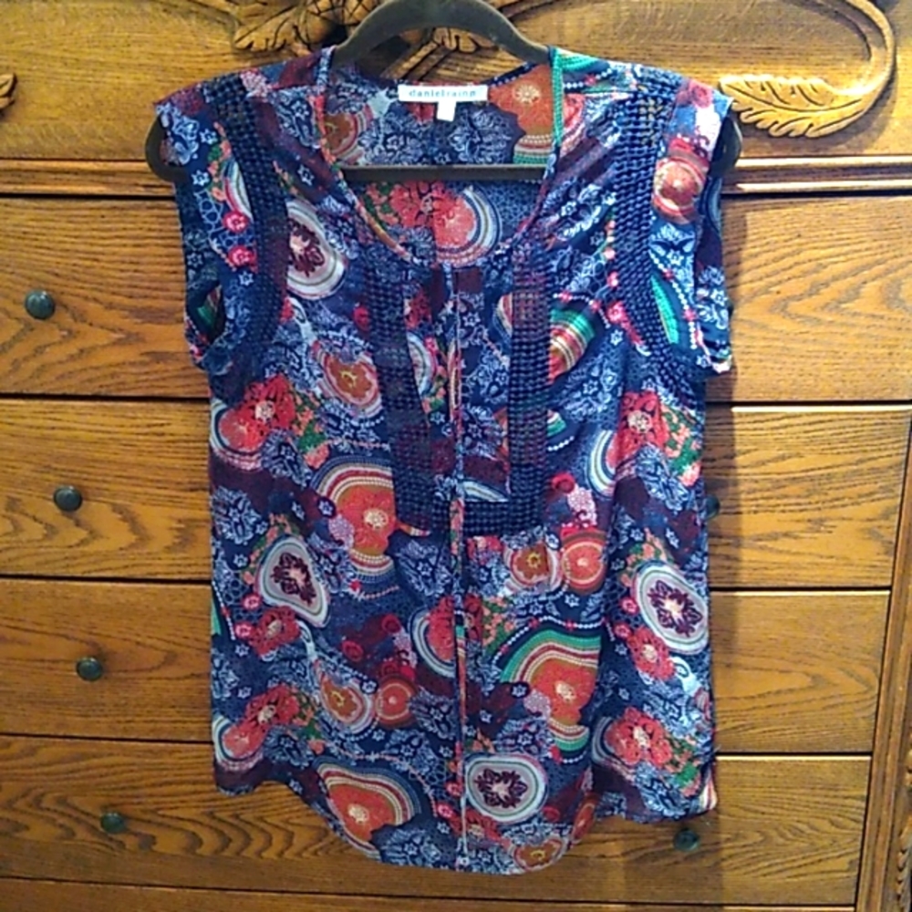 Daniel Rainn, short sleeve blouse with beautiful summer colors and lace details.
